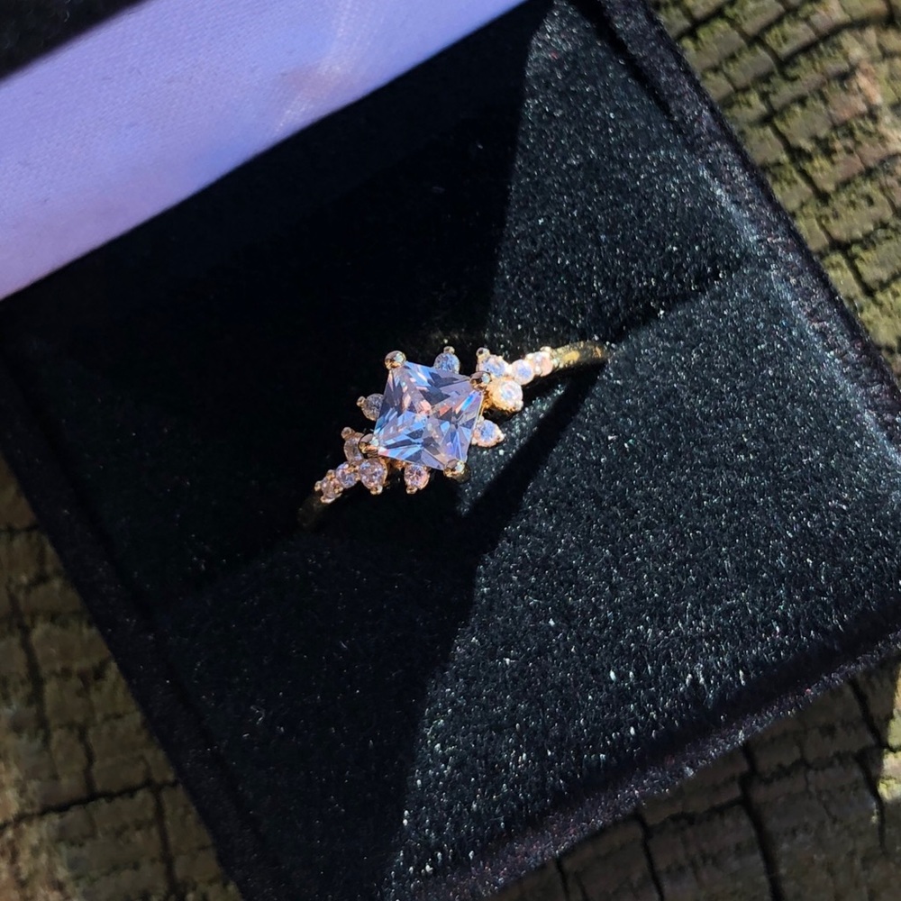 PRINCESS CLUSTER RING - Picture 5 of 7
